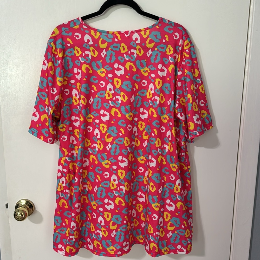 Colorful cheetah Southern Stitch top - Picture 10 of 16